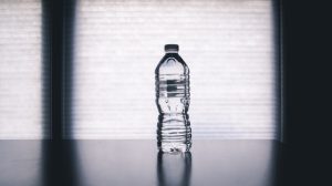 Mikroplastik w plastikowych butelkach