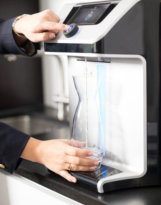 dystrybutor wody nalewanie do dzbanka Waterlogic WL7